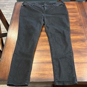 Black 2% spandex high rise straight leg skinny fit jeans